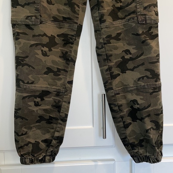 Fashionnova Camo Joggers Unisex Size M - Picture 9 of 16